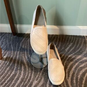 Dansko Odina Perforated Leather Slip On Flats Size 41 (10.5) EUC